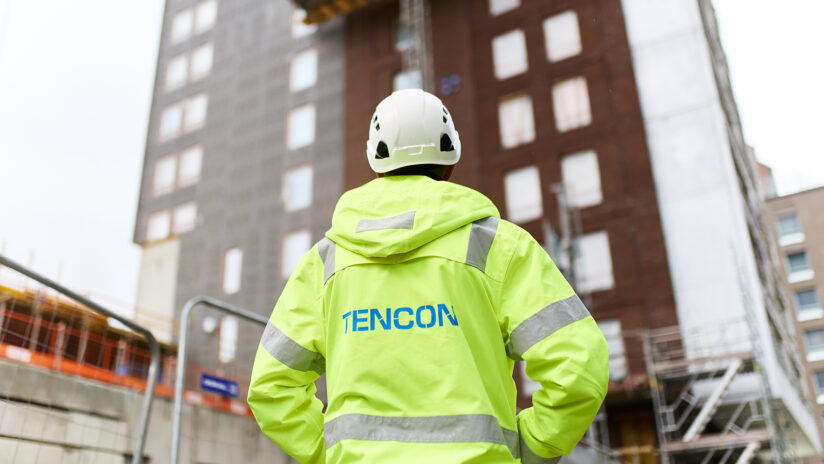 Työmies Tencon Oy:n takissa